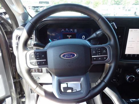 Used 2025 Ford F250 Lariat AWD/4WD image 21
