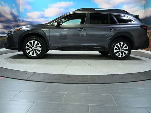 Used 2025 Subaru Outback Premium AWD/4WD image 5
