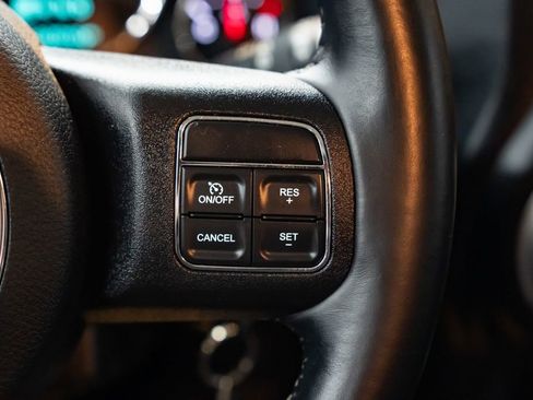 Used 2015 Jeep Wrangler Unlimited Rubicon w/ Connectivity Group AWD/4WD image 15