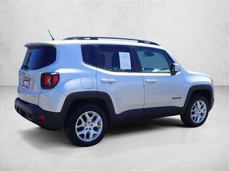 Used 2015 Jeep Renegade Latitude AWD/4WD video 4