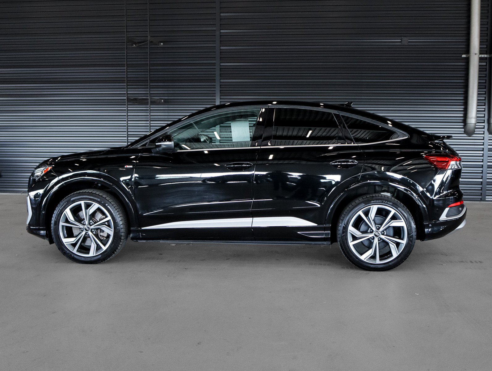 Used 2023 Audi Q4 e-tron Prestige AWD/4WD image 13