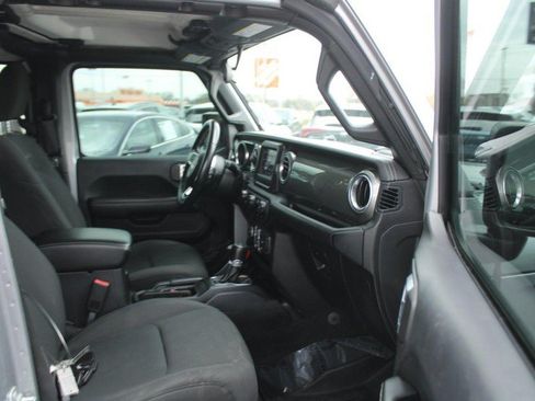 Used 2021 Jeep Wrangler Unlimited Sahara AWD/4WD image 12