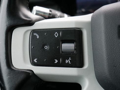 Used 2020 Land Rover Defender 110 SE image 21