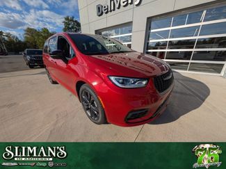 New 2026 Chrysler Pacifica Select video 1