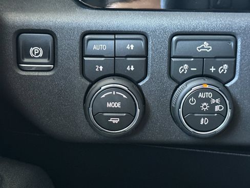 Certified 2026 Chevrolet Silverado 1500 LT Trail Boss w/ Convenience Package II AWD/4WD image 36