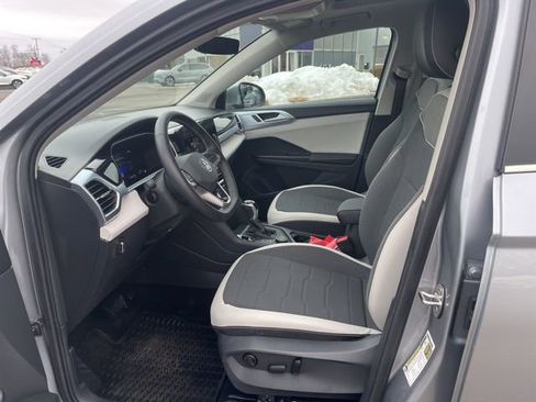 Certified 2025 Volkswagen Taos SE w/ Panoramic Sunroof Package image 7