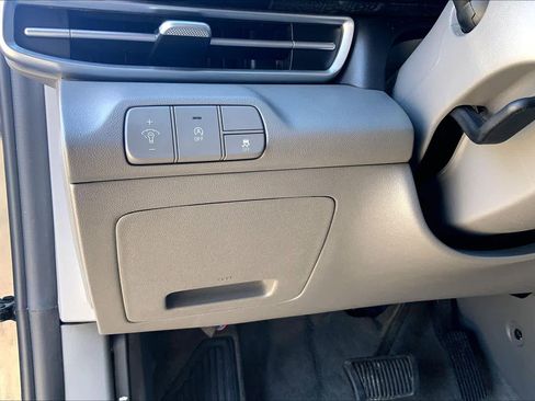 Used 2024 Hyundai Elantra SE FWD image 33