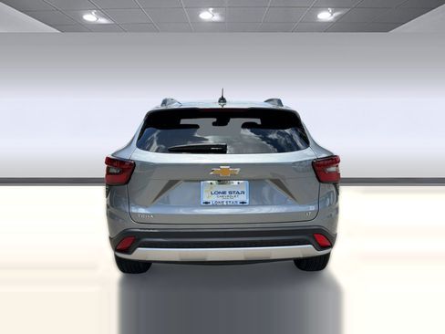 Certified 2025 Chevrolet Trax LT w/ Driver Confidence Package FWD image 9