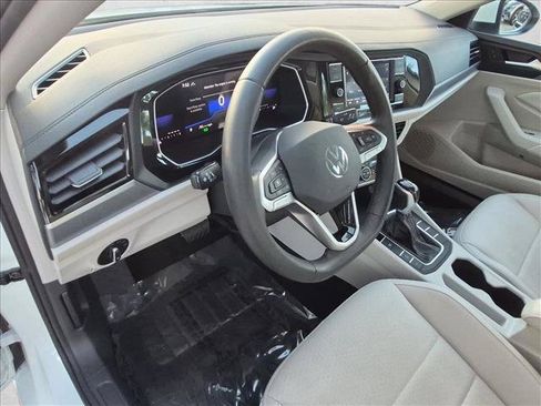 Used 2024 Volkswagen Jetta SE FWD image 10
