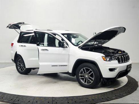 Used 2018 Jeep Grand Cherokee Limited image 9