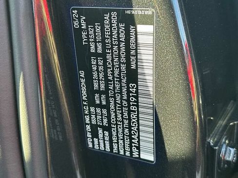 Used 2024 Porsche Macan w/ Premium Plus Package AWD/4WD image 37