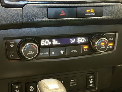 Used 2022 Nissan Frontier SV AWD/4WD image 16