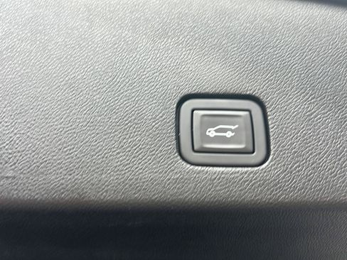 Used 2024 Cadillac XT6 Premium Luxury AWD/4WD image 39