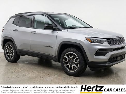 Used 2025 Jeep Compass Trailhawk image 1