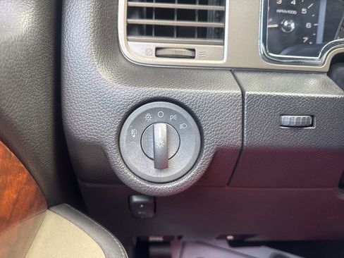 Used 2012 Lincoln Navigator 4WD image 11