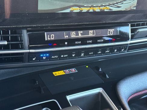 Used 2025 Toyota Sienna XSE w/ XSE Premium Package image 21