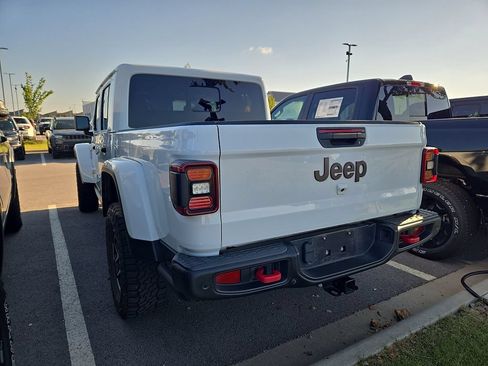 Used 2024 Jeep Gladiator Rubicon AWD/4WD image 2