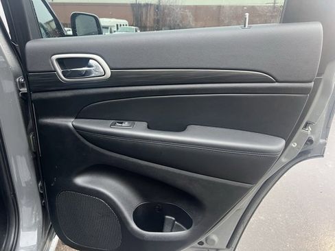 Used 2022 Jeep Grand Cherokee Laredo X image 12