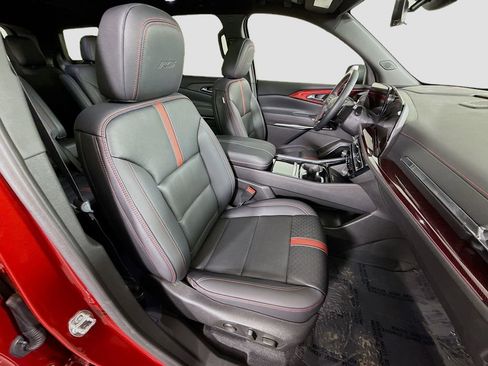 Used 2025 Chevrolet Traverse RS image 30