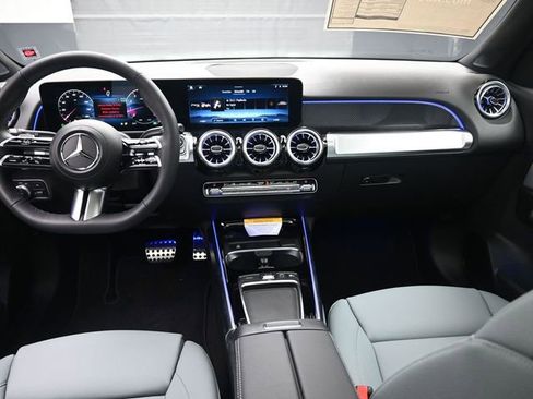 New 2026 Mercedes-Benz GLB 250 image 9