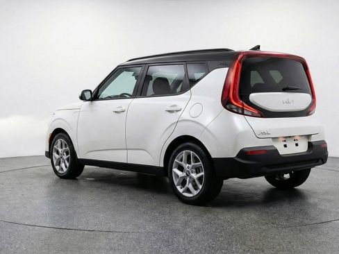 Used 2025 Kia Soul LX w/ LX Technology Package image 6
