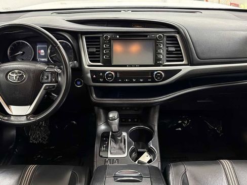 Certified 2017 Toyota Highlander SE image 28