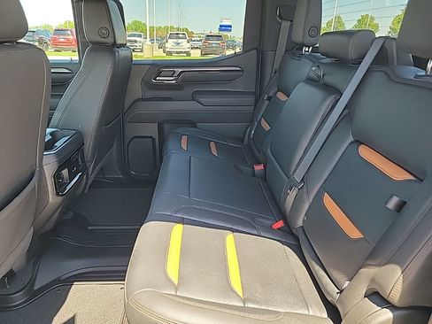 Used 2025 GMC Sierra 1500 AT4 w/ Technology Package AWD/4WD image 15