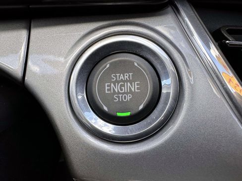 Used 2024 Chevrolet Trax LT w/ Sunroof Package FWD image 20