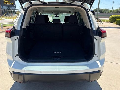 Used 2024 Nissan Rogue S FWD image 14