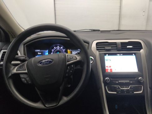 Used 2018 Ford Fusion SE w/ Fusion SE Technology Package FWD image 22