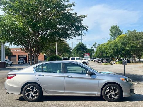 Used 2017 Honda Accord LX image 6