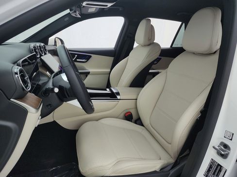 Certified 2025 Mercedes-Benz GLC 300 image 28