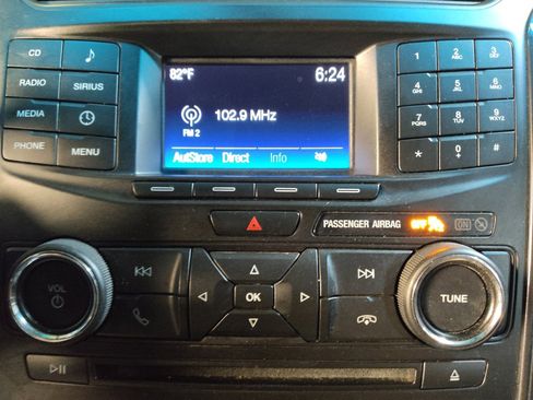 Used 2017 Ford Explorer XLT FWD image 25