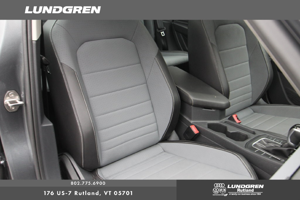Used 2025 Volkswagen Jetta SE FWD image 18