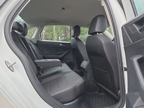 Used 2023 Volkswagen Jetta SE image 39