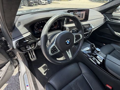 Used 2023 BMW M550i xDrive w/ Dynamic Handling Package AWD/4WD image 21