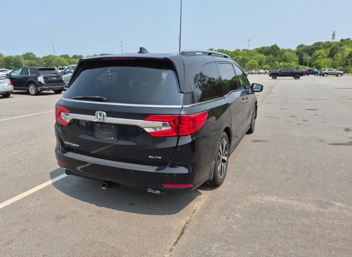 Used 2018 Honda Odyssey Elite image 9