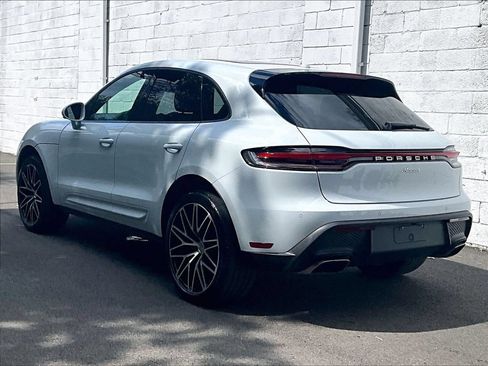 Certified 2024 Porsche Macan AWD/4WD image 3