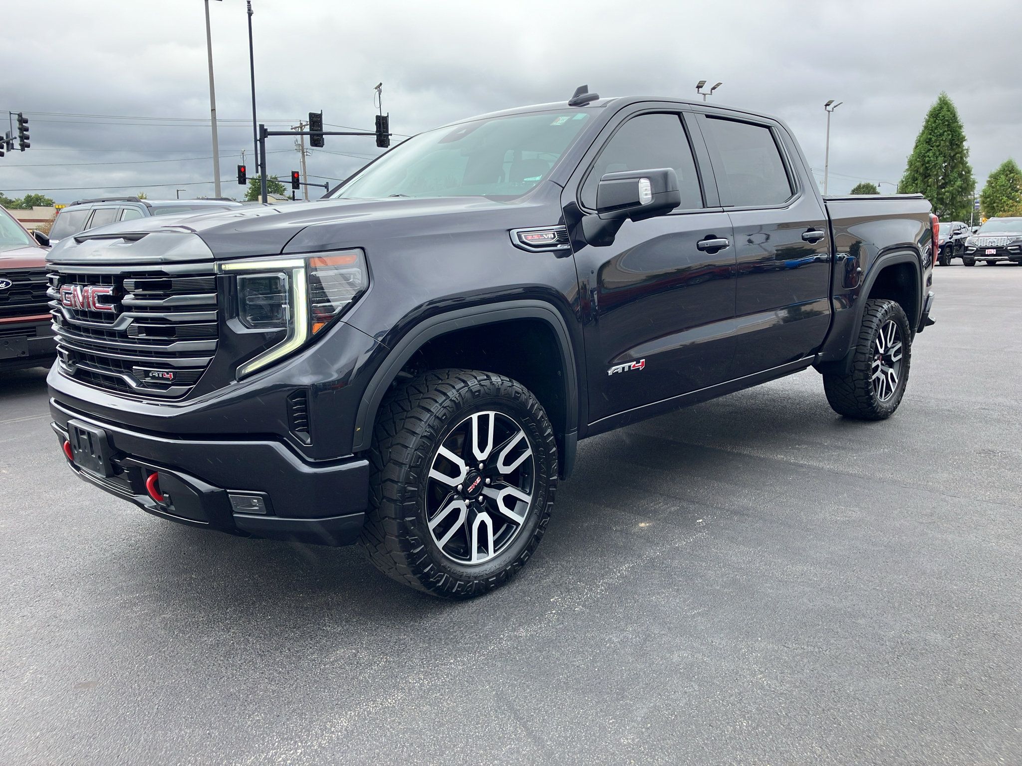 Used 2022 GMC Sierra 1500 AT4 w/ AT4 Preferred Package AWD/4WD image 2