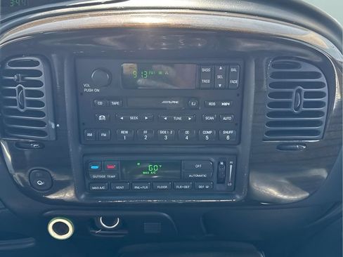 Used 2002 Lincoln Blackwood RWD image 22