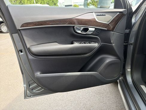 Used 2017 Volvo XC90 T5 Momentum w/ Vision Package image 14