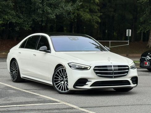 Used 2022 Mercedes-Benz S 580 4MATIC Sedan w/ AMG Line Package image 3