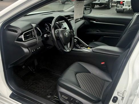 Used 2019 Toyota Camry SE w/ Convenience Package image 3