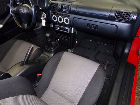 Used 2000 Toyota MR2 image 10