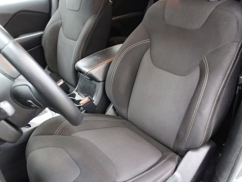 Used 2015 Jeep Cherokee Latitude image 12