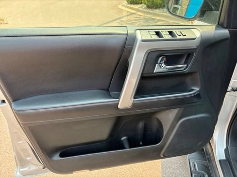 Used 2017 Toyota 4Runner SR5 AWD/4WD image 14