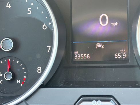 Used 2021 Volkswagen Tiguan SE w/ Panoramic Sunroof Package FWD image 22