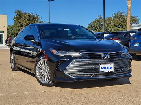 Used 2020 Toyota Avalon Limited image 1