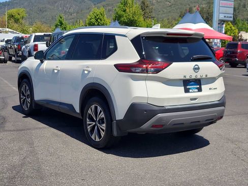 Used 2021 Nissan Rogue SV w/ Premium Package AWD/4WD image 12
