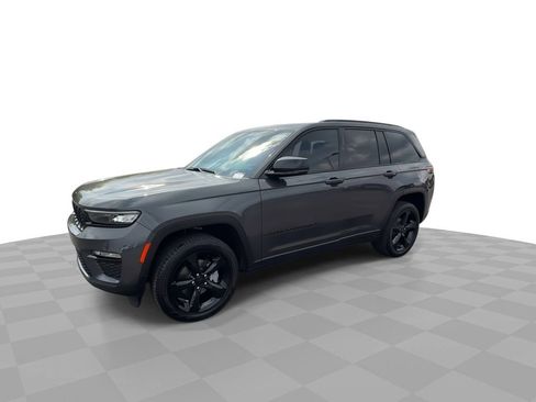 Used 2024 Jeep Grand Cherokee Limited w/ Black Appearance Package RWD image 4